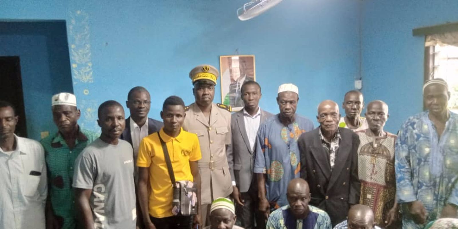 Photo de famille avec les chefs de communautés COSNAPE DABOUYO